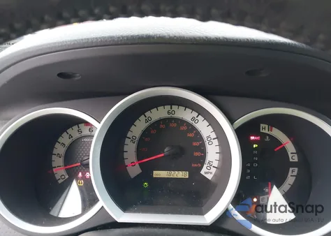 2014 Toyota Tacoma Base V6 z USA, uszkodzony, nr VIN 3TMLU4EN7EM146476